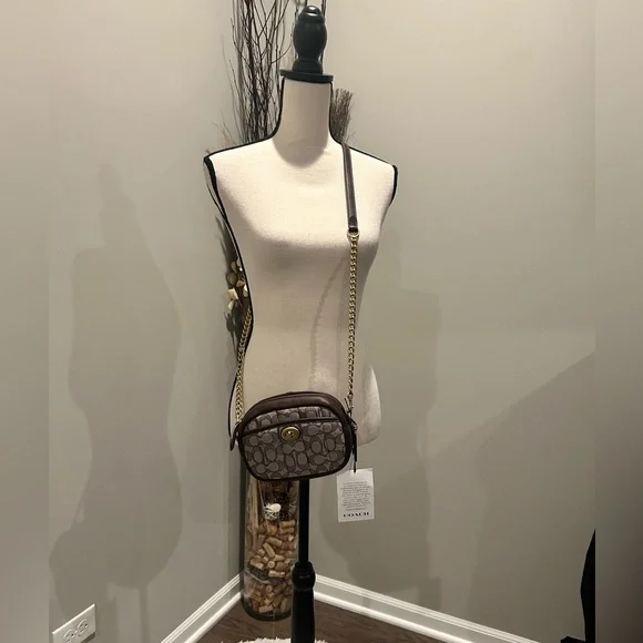 ✨Coach (NWT) Small Camera Bag In Signature Jacquard With Quilting✨ - Picture 5 of 13